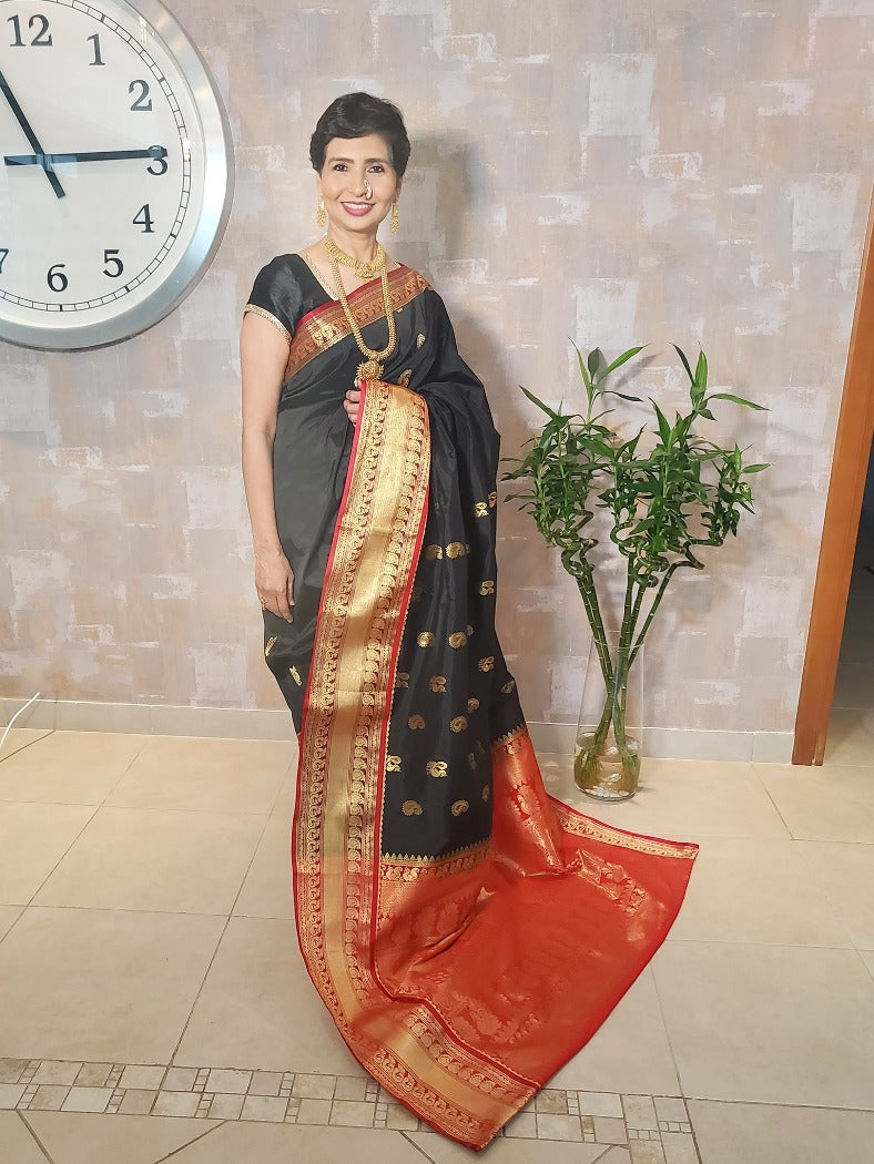 Splendorous Black Paithani Silk Saree With Super Demesne Blouse Piece –  LajreeDesigner